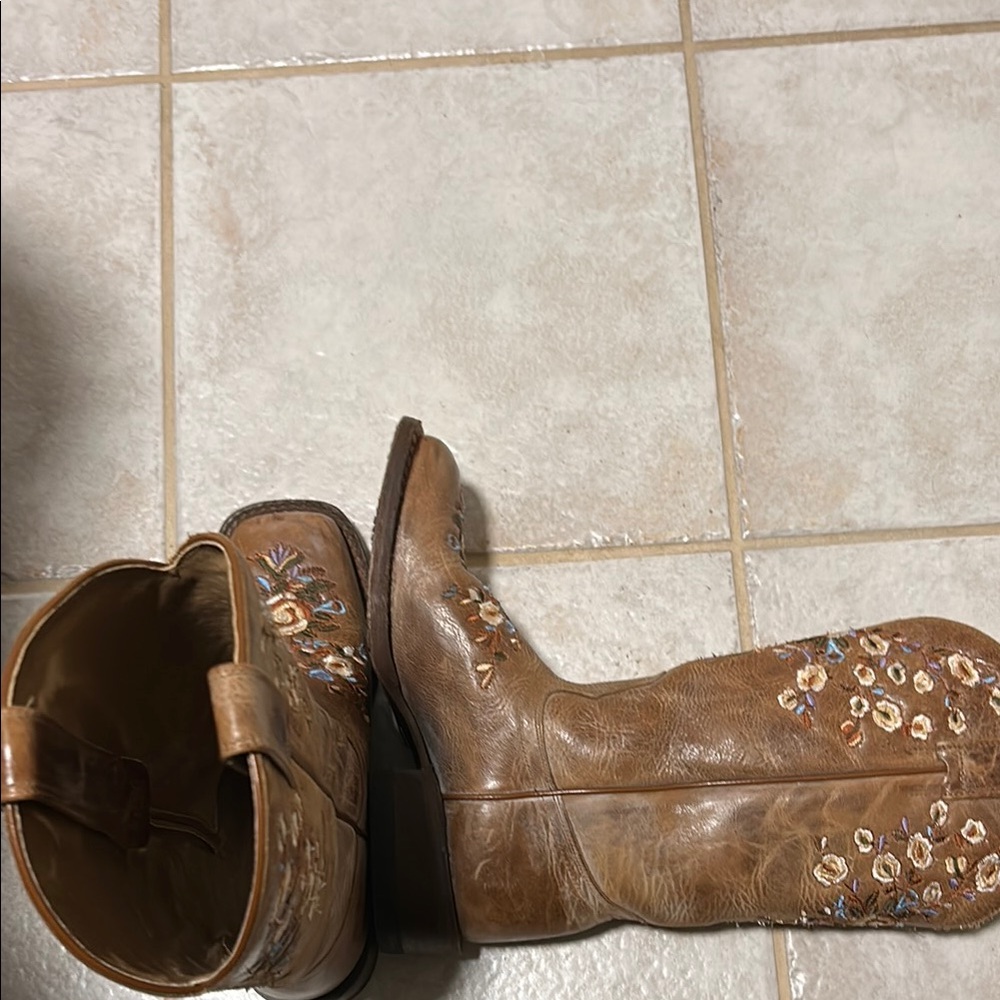 Shyanne Brown Embroidered Women's Boots